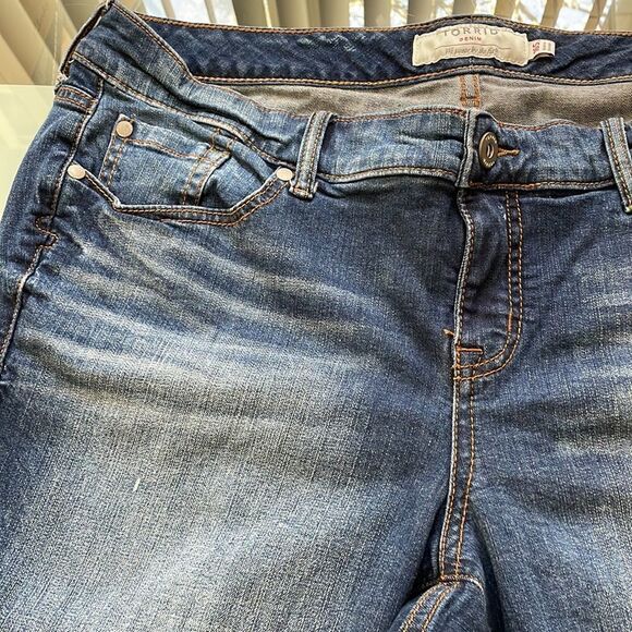 Torrid denim we swear by the fit 16s dark blue wash - Picture 3 of 11